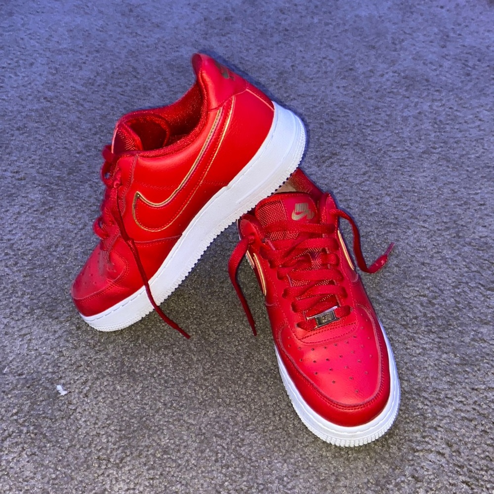 Red Nike Air Force’s with good outline. Size:7.5